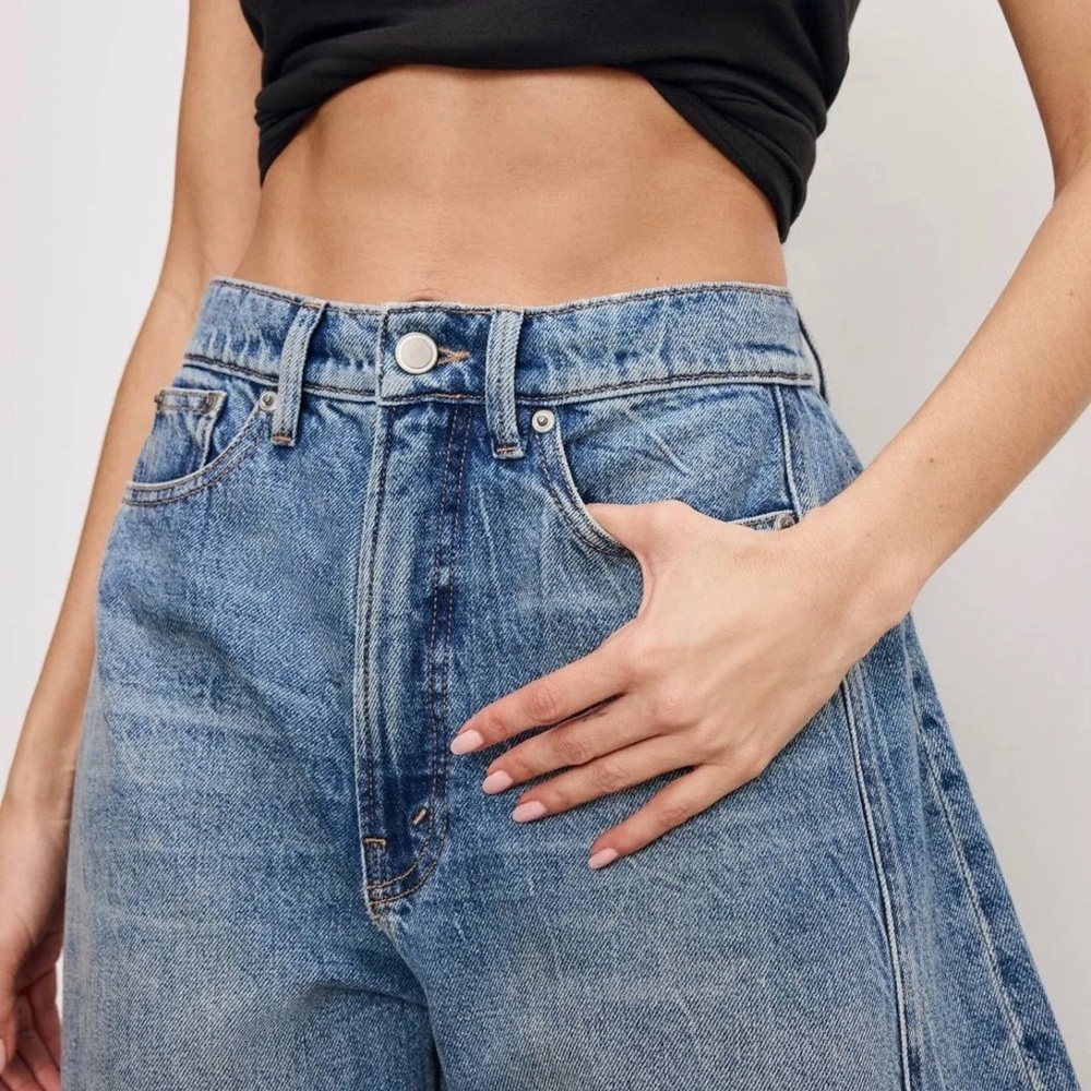 Good American Extreme Barrel Jeans - Picture 2 of 9